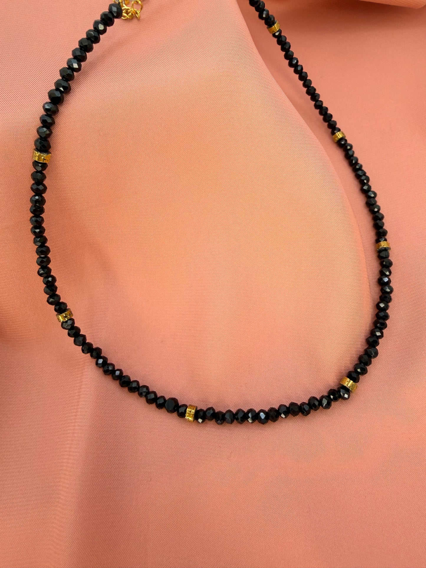 Noir choker
